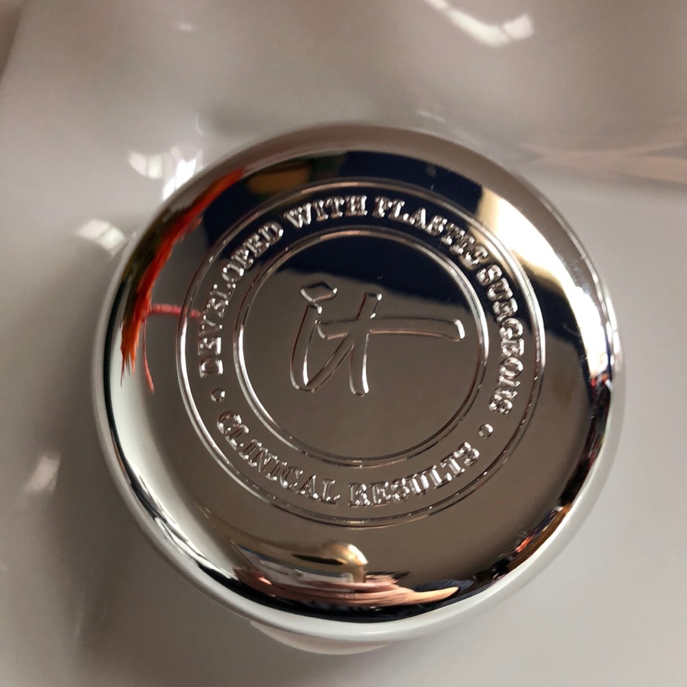 it CONFIDENCE IN A COMPACT